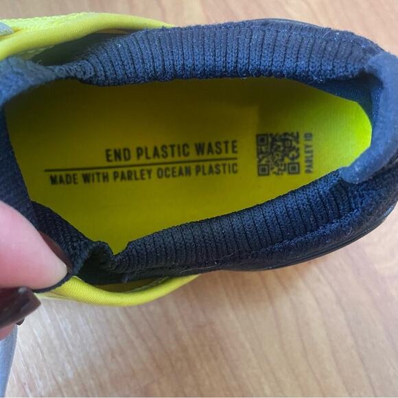 Adidas by Stella McCartney. Style G1568. Women's running sneaker in US 7.5 - Picture 8 of 16